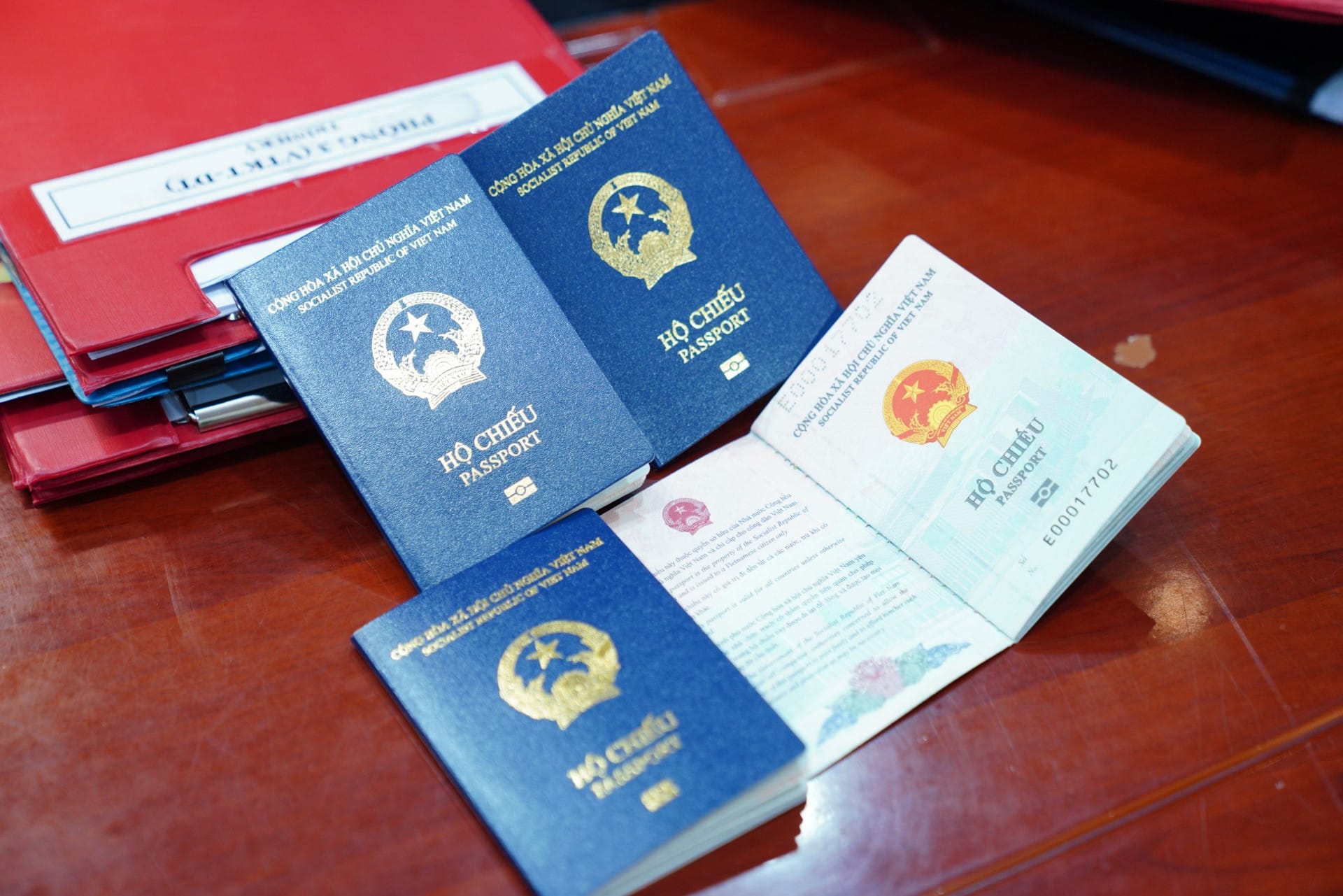 Dịch vụ làm hộ chiếu nhanh uy tín Visa Năm Châu.