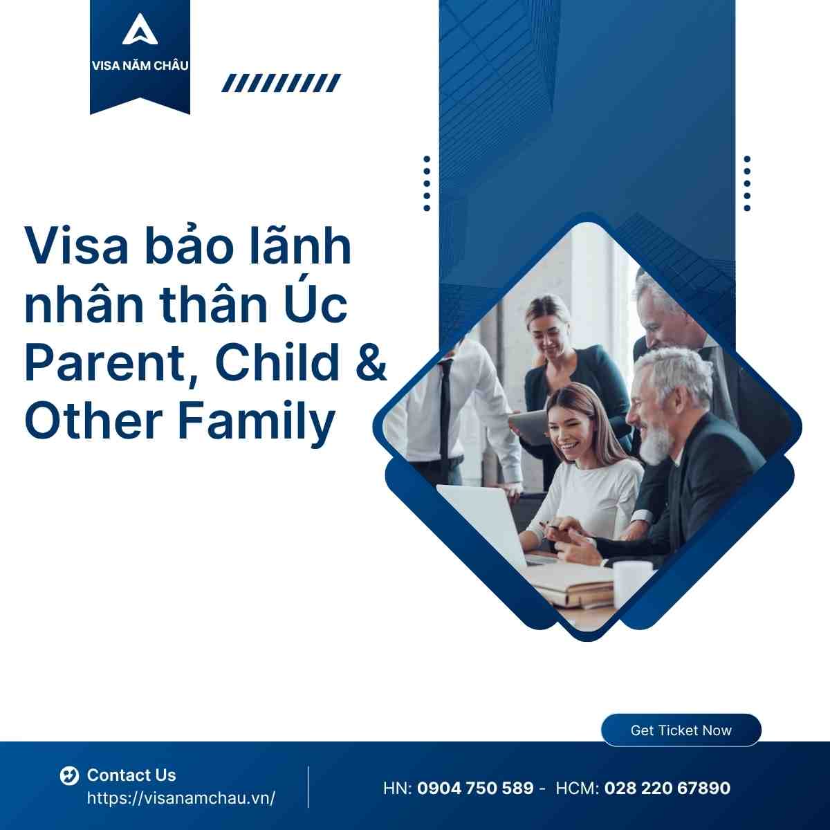 A group of people looking at a computer

AI-generated content may be incorrect.