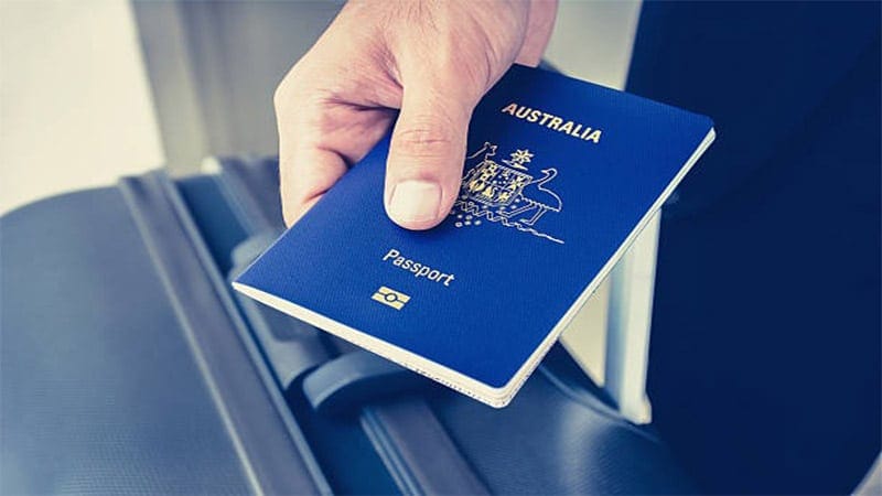 A hand holding a passport

AI-generated content may be incorrect.
